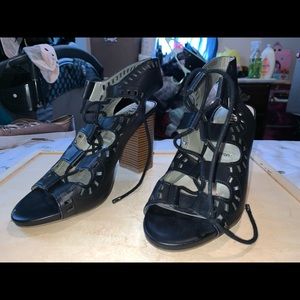 Comfy downtown shoes worn a few times strappy